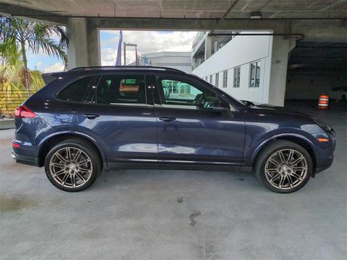 2017 Porsche Cayenne Platinum Edition