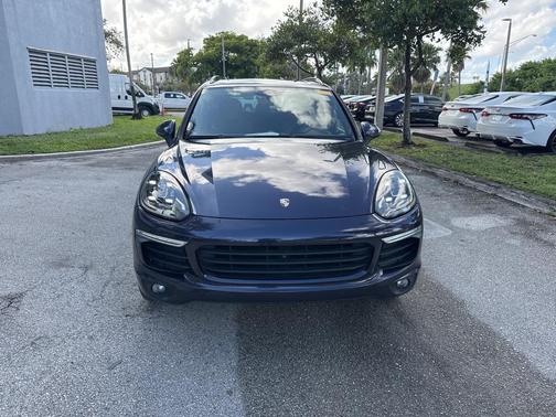 2017 Porsche Cayenne Platinum Edition