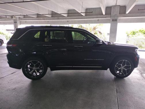 2025 Jeep Grand Cherokee Summit