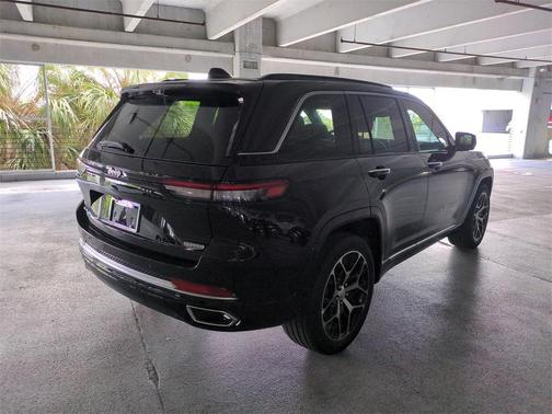 2025 Jeep Grand Cherokee Summit