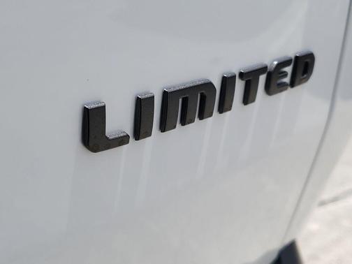 Bright White Clearcoat 2026 Jeep Cherokee Limited