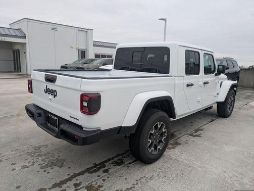 Bright White Clearcoat 2026 Jeep Gladiator Sahara 4x4