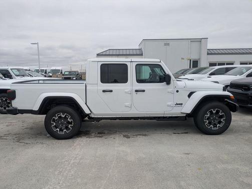 Bright White Clearcoat 2026 Jeep Gladiator Sahara 4x4