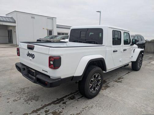 2026 Jeep Gladiator Sahara 4x4