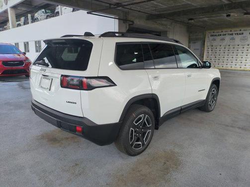 2026 Jeep Cherokee Laredo 4x4