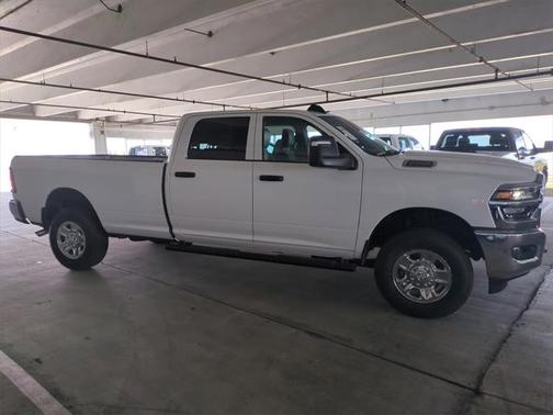 2025 RAM 2500 Tradesman Crew Cab 4x4 8' Box