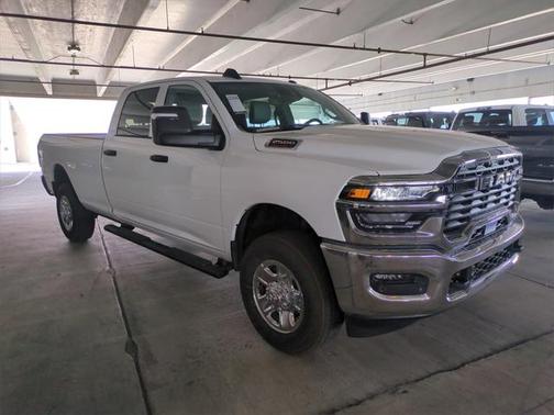 2025 RAM 2500 Tradesman Crew Cab 4x4 8' Box