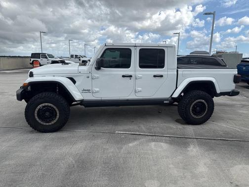 2022 Jeep Gladiator Overland