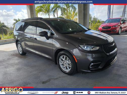 Granite Crystal Metallic Clearcoat 2022 Chrysler Pacifica Touring L