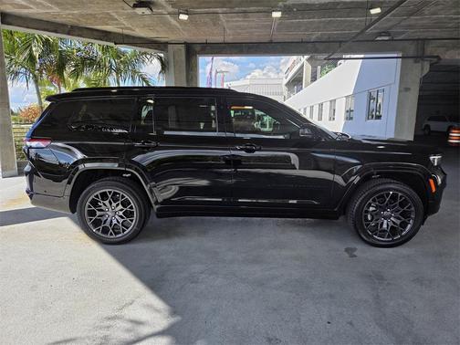 2025 Jeep Grand Cherokee Summit