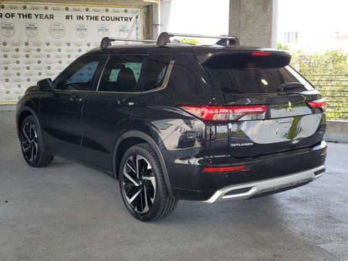 Black 2022 Mitsubishi Outlander SEL 2.5 2WD