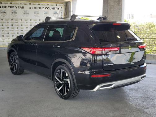 Black 2022 Mitsubishi Outlander SEL 2.5 2WD