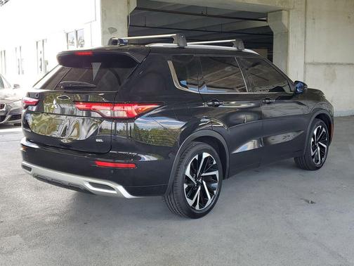 Black 2022 Mitsubishi Outlander SEL 2.5 2WD