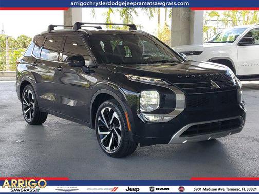 Black 2022 Mitsubishi Outlander SEL 2.5 2WD