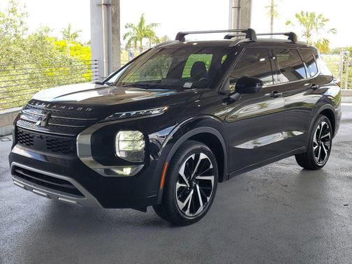 Black 2022 Mitsubishi Outlander SEL 2.5 2WD