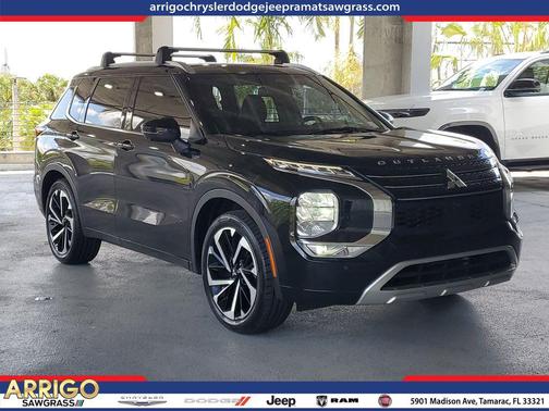 Black 2022 Mitsubishi Outlander SEL 2.5 2WD