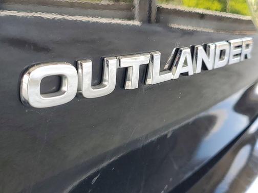 Black 2022 Mitsubishi Outlander SEL 2.5 2WD