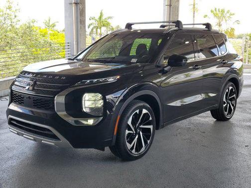 Black 2022 Mitsubishi Outlander SEL 2.5 2WD
