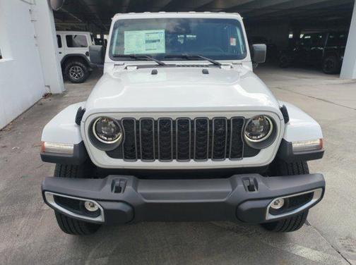 2026 Jeep Gladiator Sahara 4x4