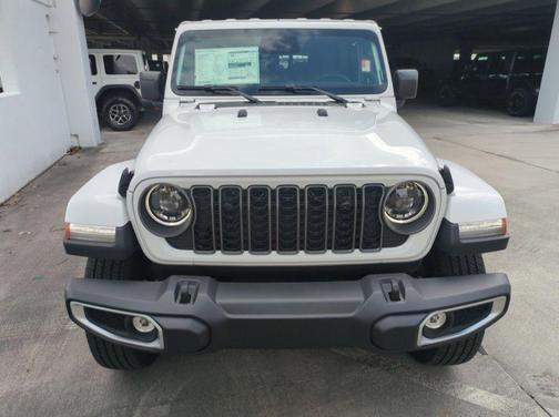 2026 Jeep Gladiator Sahara 4x4
