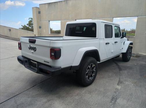 2026 Jeep Gladiator Sahara 4x4