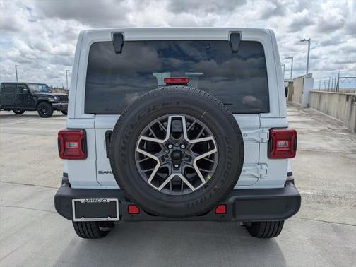 2025 Jeep Wrangler 4-Door Sahara 4x4