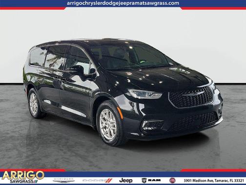Diamond Black Crystal Pearlcoat 2025 Chrysler Pacifica L