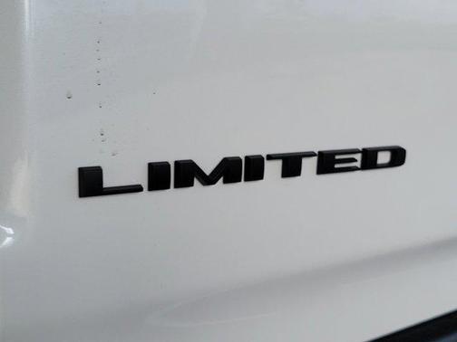 Ivory White Tri-Coat Pearlcoat 2026 RAM 1500 Limited