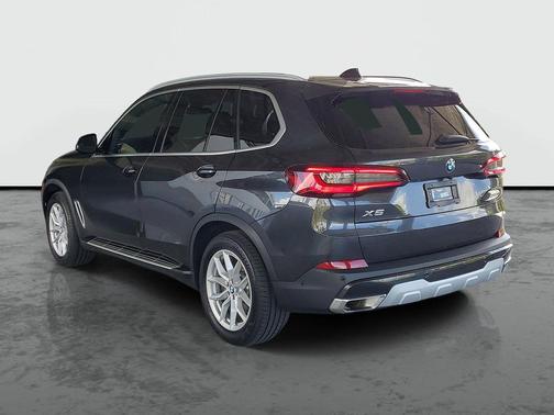 Dark Graphite Metallic 2023 BMW X5 xDrive40i
