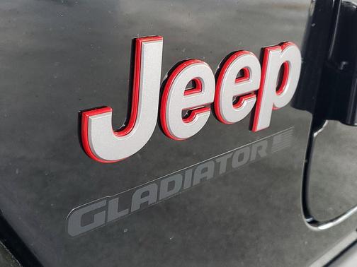 Black Clearcoat 2026 Jeep Gladiator Rubicon