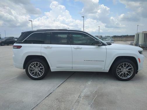 2023 Jeep Grand Cherokee Summit