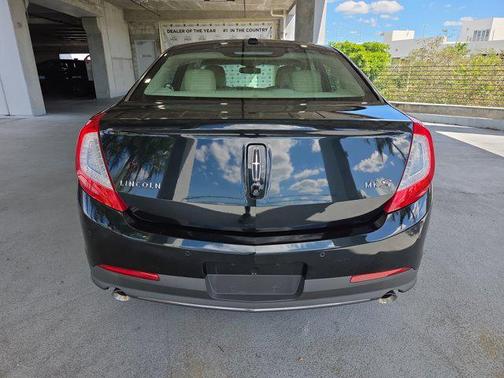 2014 Lincoln MKS Base