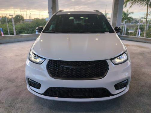 2026 Chrysler Pacifica L