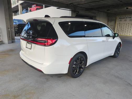 2026 Chrysler Pacifica L