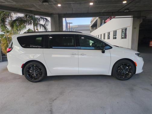 2026 Chrysler Pacifica L