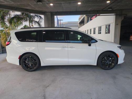 2026 Chrysler Pacifica L