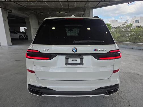 2024 BMW X7 M60i