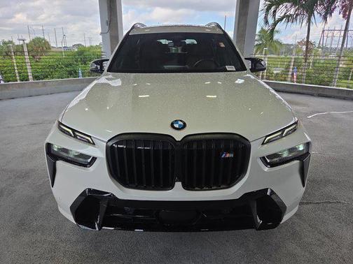 2024 BMW X7 M60i