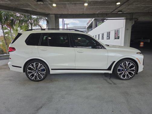 2024 BMW X7 M60i