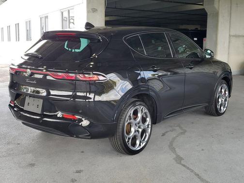 Alfa Black 2025 Alfa Romeo Tonale AWD
