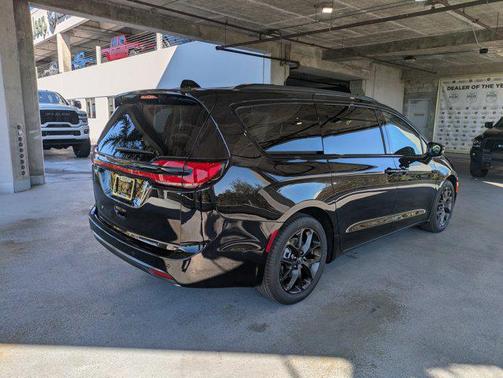 2026 Chrysler Pacifica L