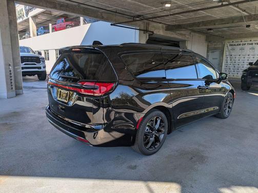 2026 Chrysler Pacifica L