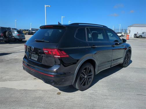2022 Volkswagen Tiguan 2.0T SE R-Line Black