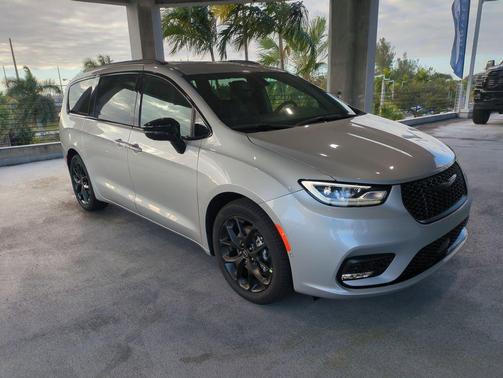 2026 Chrysler Pacifica L