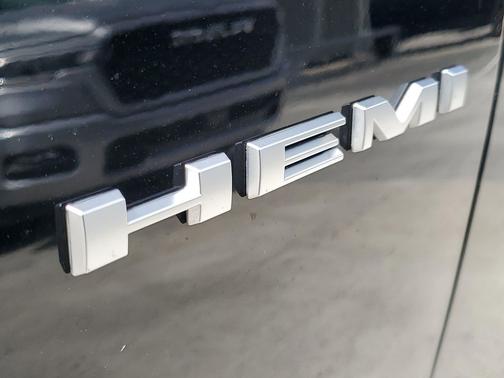 DB Black Crystal Clearcoat 2026 Dodge Durango GT HEMI V8 AWD