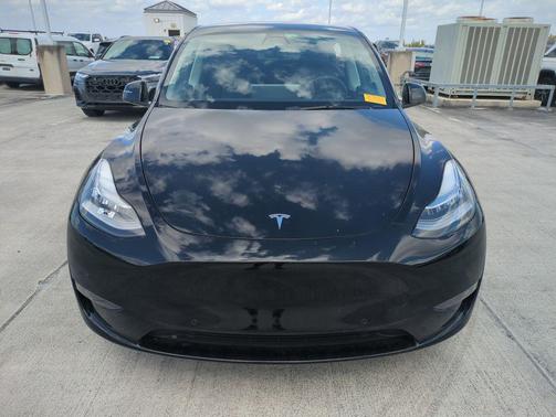 2022 Tesla Model Y Long Range Dual Motor All-Wheel Drive