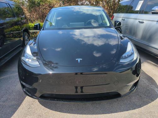 2022 Tesla Model Y Long Range Dual Motor All-Wheel Drive
