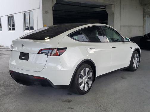 Pearl White Multi-Coat 2023 Tesla Model Y Long Range Dual Motor All-Wheel Drive