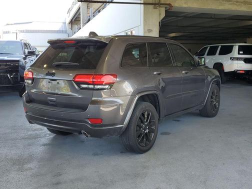 Granite Crystal Metallic Clearcoat 2020 Jeep Grand Cherokee Altitude