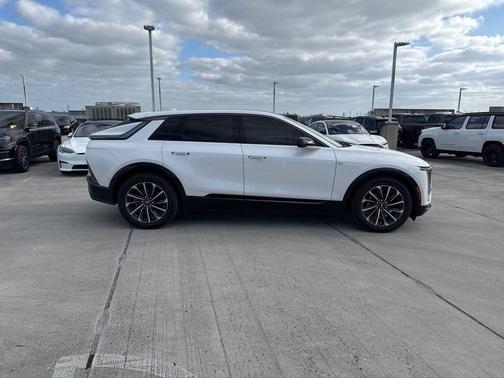 Crystal White Tricoat 2024 Cadillac LYRIQ Sport